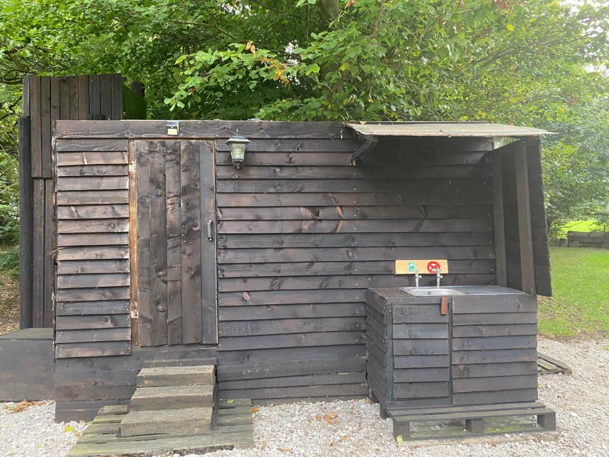 The Shepherd'S Hut - Wild Escapes Wrenbury Off Grid Glamping - Ages 12 And Over Baddiley Extérieur photo