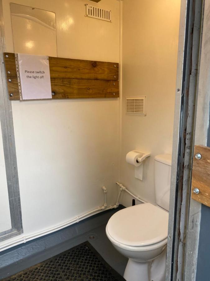 The Shepherd'S Hut - Wild Escapes Wrenbury Off Grid Glamping - Ages 12 And Over Baddiley Extérieur photo